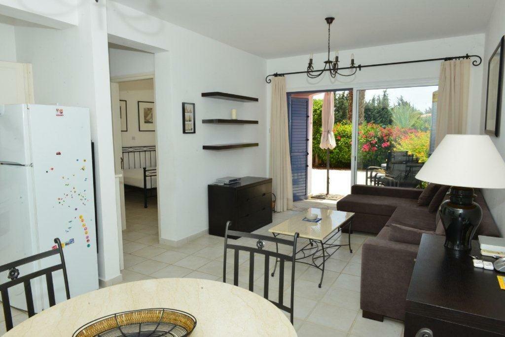 Limnaria Villas Sunny Garden Apartment Paphos Extérieur photo