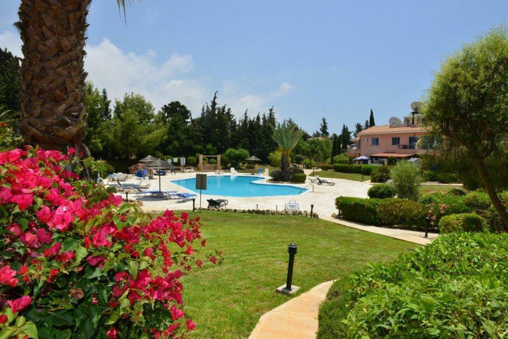 Limnaria Villas Sunny Garden Apartment Paphos Extérieur photo