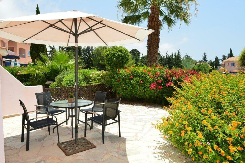 Limnaria Villas Sunny Garden Apartment Paphos Extérieur photo