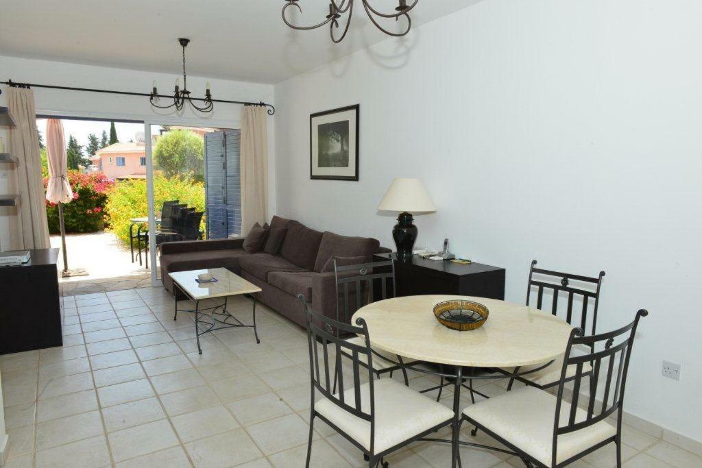 Limnaria Villas Sunny Garden Apartment Paphos Extérieur photo